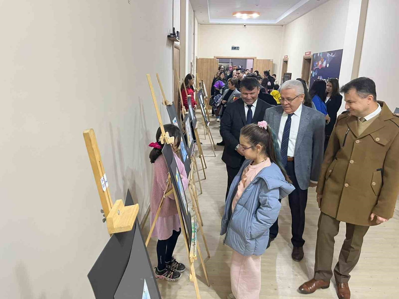 ALAŞEHİR'DE BİLİM VE SANAT MERKEZİ DÜŞTEN BERİ DERGİSİNİN TANITIMI YAPILDI