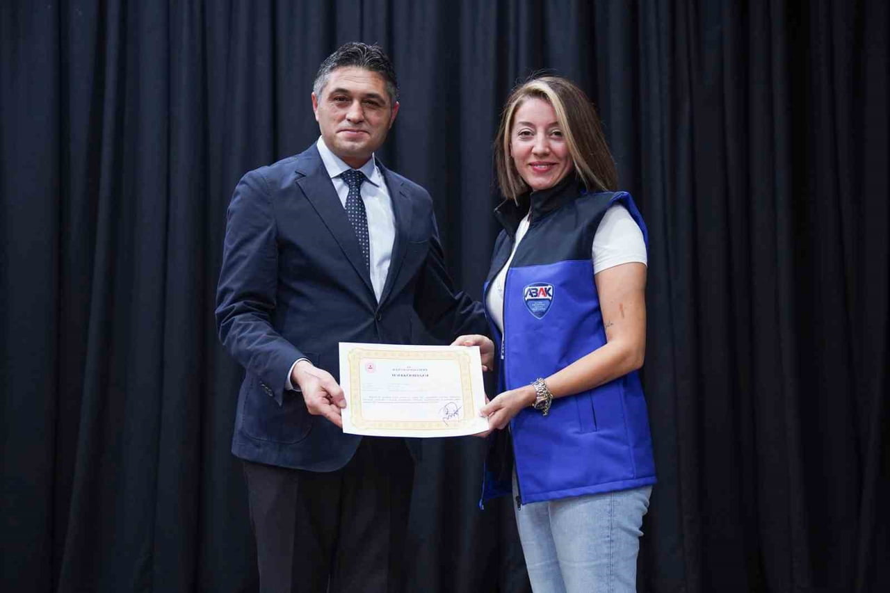 ALİAĞA BELEDİYESİ MECLİS SALONU’NDA DÜZENLENEN PROGRAMDA, TEŞEKKÜR BELGELERİ ALİAĞA BELEDİYE...