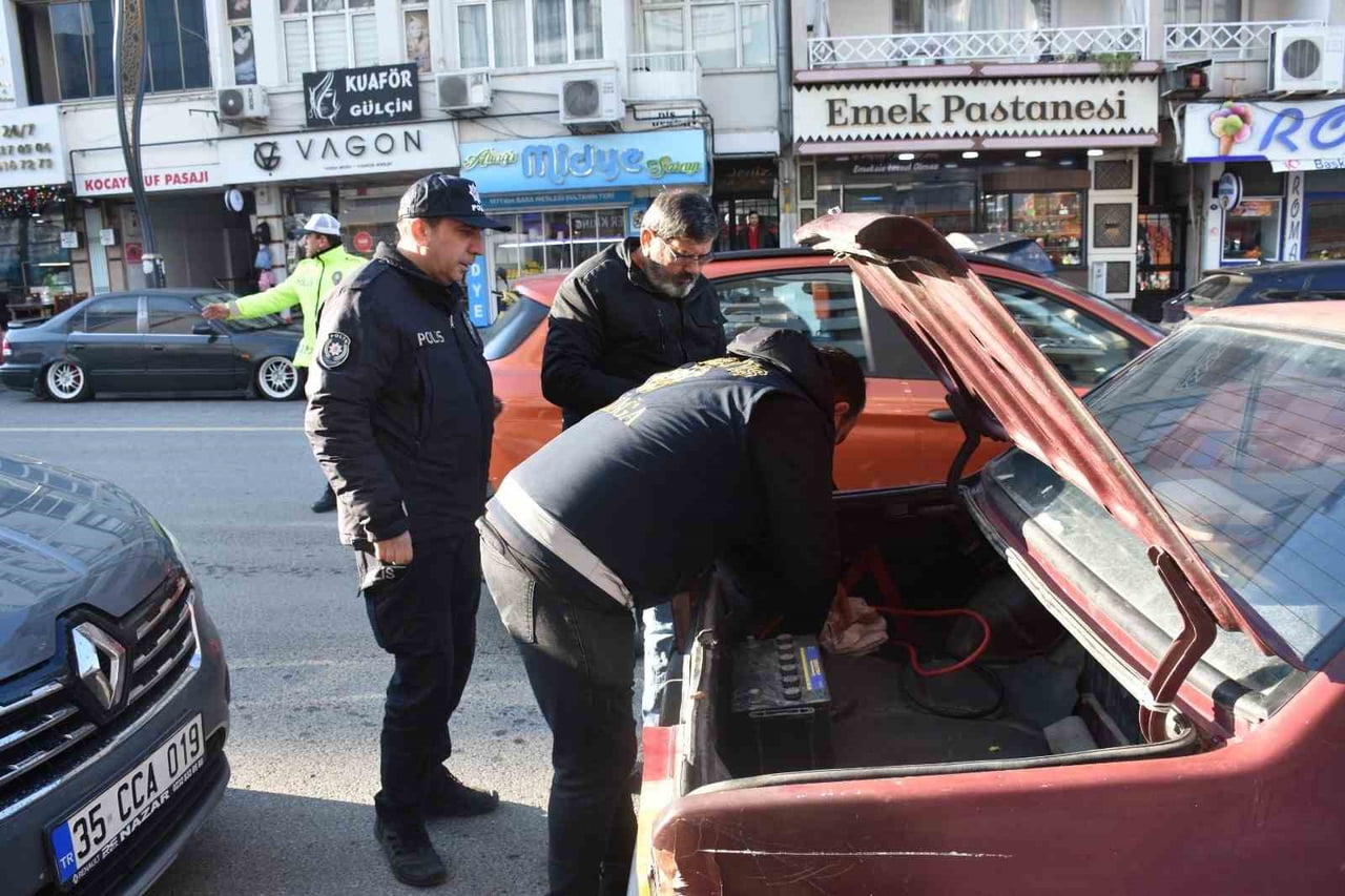 ALİAĞA İLÇE EMNİYET MÜDÜRLÜĞÜ, VATANDAŞLARIN YILBAŞINI HUZUR VE GÜVEN İÇİNDE GEÇİREBİLMESİ...