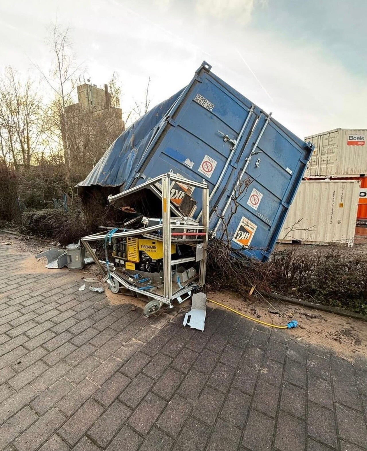 ALMANYA'NIN HANAU KENTİNDE TÜRÜ YANLIŞ TESPİT EDİLEN 2. DÜNYA SAVAŞINDAN KALMA BOMBANIN ETKİSİZ...