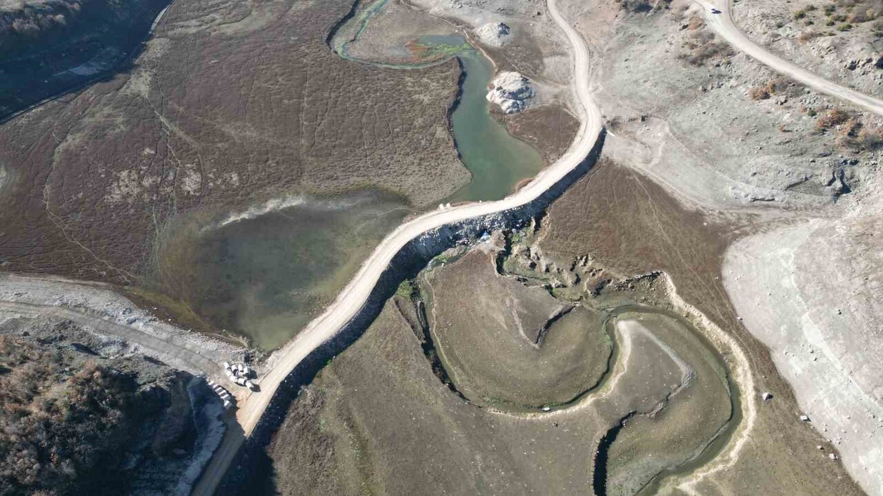 ALMUS BARAJI ÜZERİNE YAPILACAK KALICI GEÇİTLE KÖYLERİN YOLU 15 KİLOMETRE KISALACAK VE BÖLGENİN...