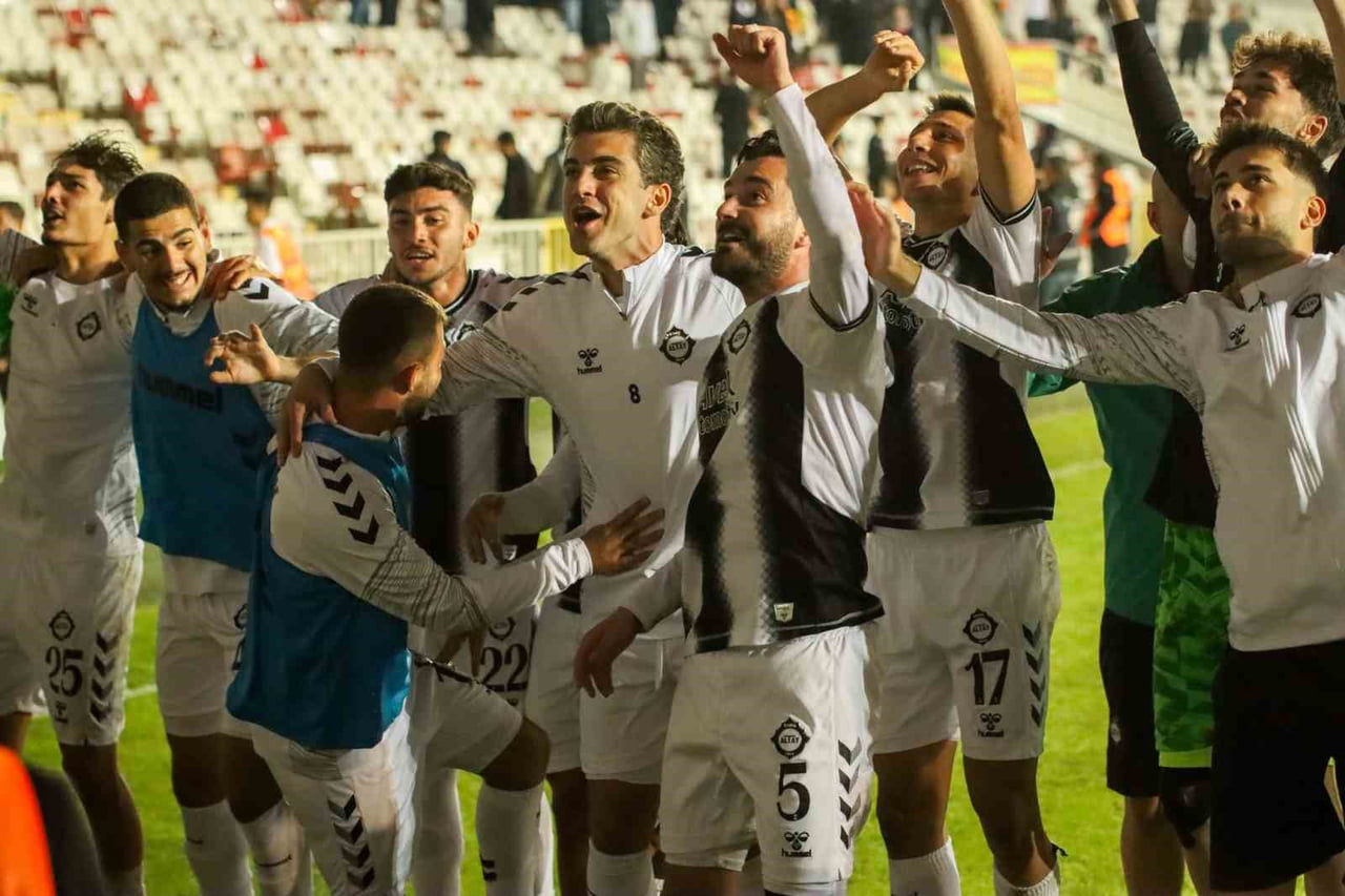 ALTAY, LİGİN İLK DEVRESİNİN SON 4 MAÇINDA ÜST ÜSTE ALDIĞI 4 GALİBİYETLE ÖNEMLİ BİR ÇIKIŞ...