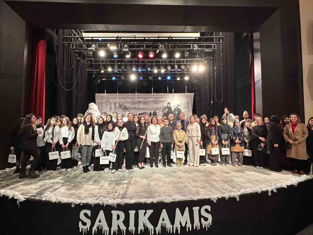 ALTINDAĞ BELEDİYESİ TARAFINDAN GERÇEKLEŞTİRİLEN SARIKAMIŞ HAREKATI TİYATRO GÖSTERİSİ, İZLEYENLERE...