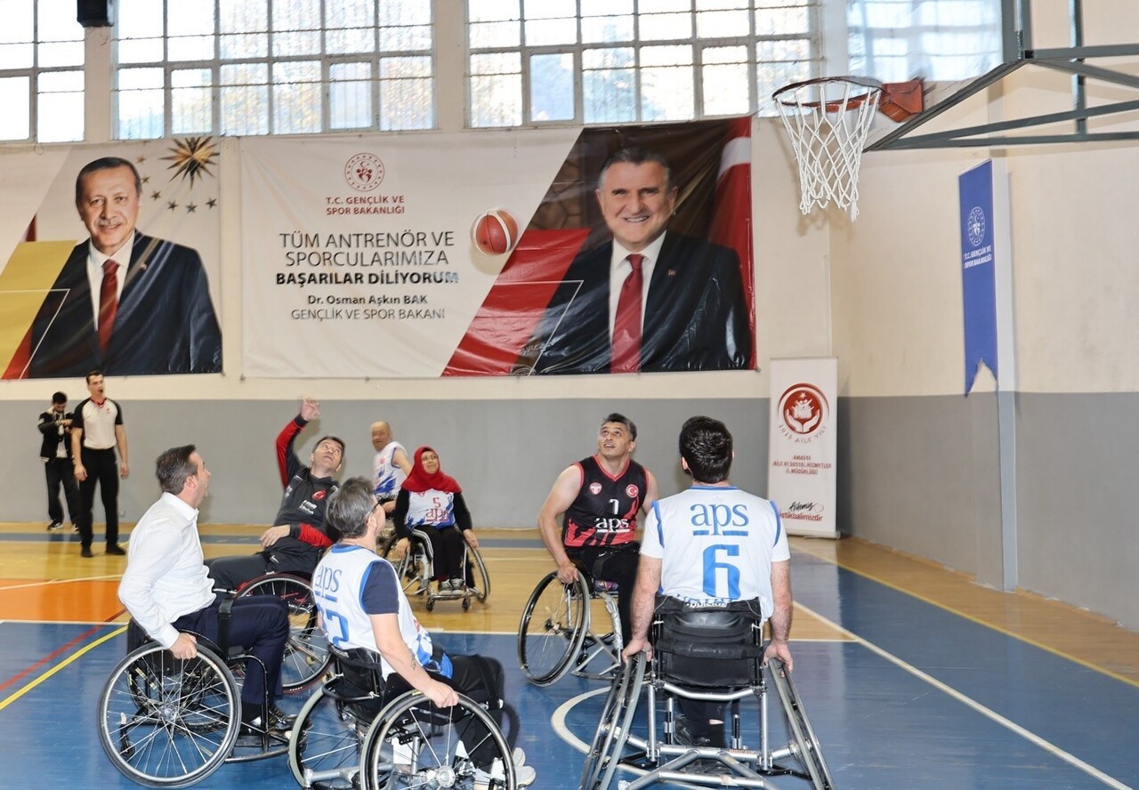 AMASYA’DA 3 ARALIK DÜNYA ENGELLİLER GÜNÜ ETKİNLİKLERİ KAPSAMINDA PROTOKOL İLE AMPUTE BASKETBOL...