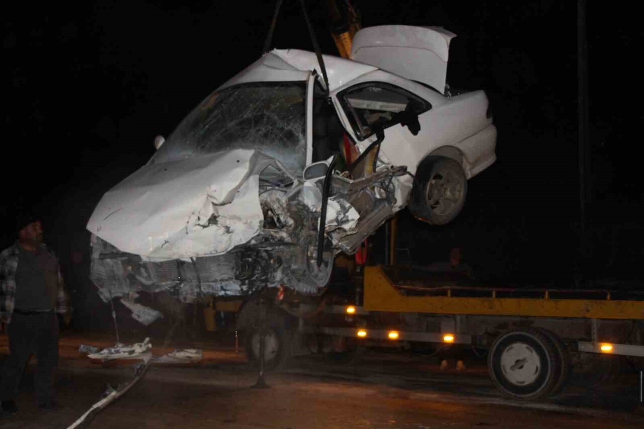 AMASYA’DA İKİ OTOMOBİLİN KAFA KAFAYA ÇARPIŞMASI SONUCU MEYDANA GELEN FECİ KAZANIN GÜVENLİK...