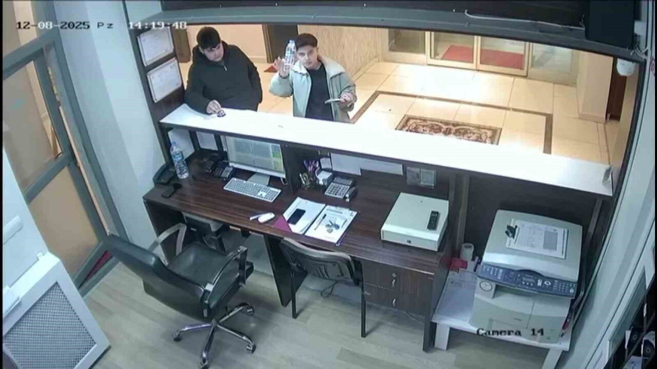 AMASYA’NIN GÜMÜŞHACIKÖY İLÇESİNDE MOTOR USTASI ÇIRAĞI İKİ ÖĞRENCİ, OKULLARININ BULUNDUĞU BİNADA...