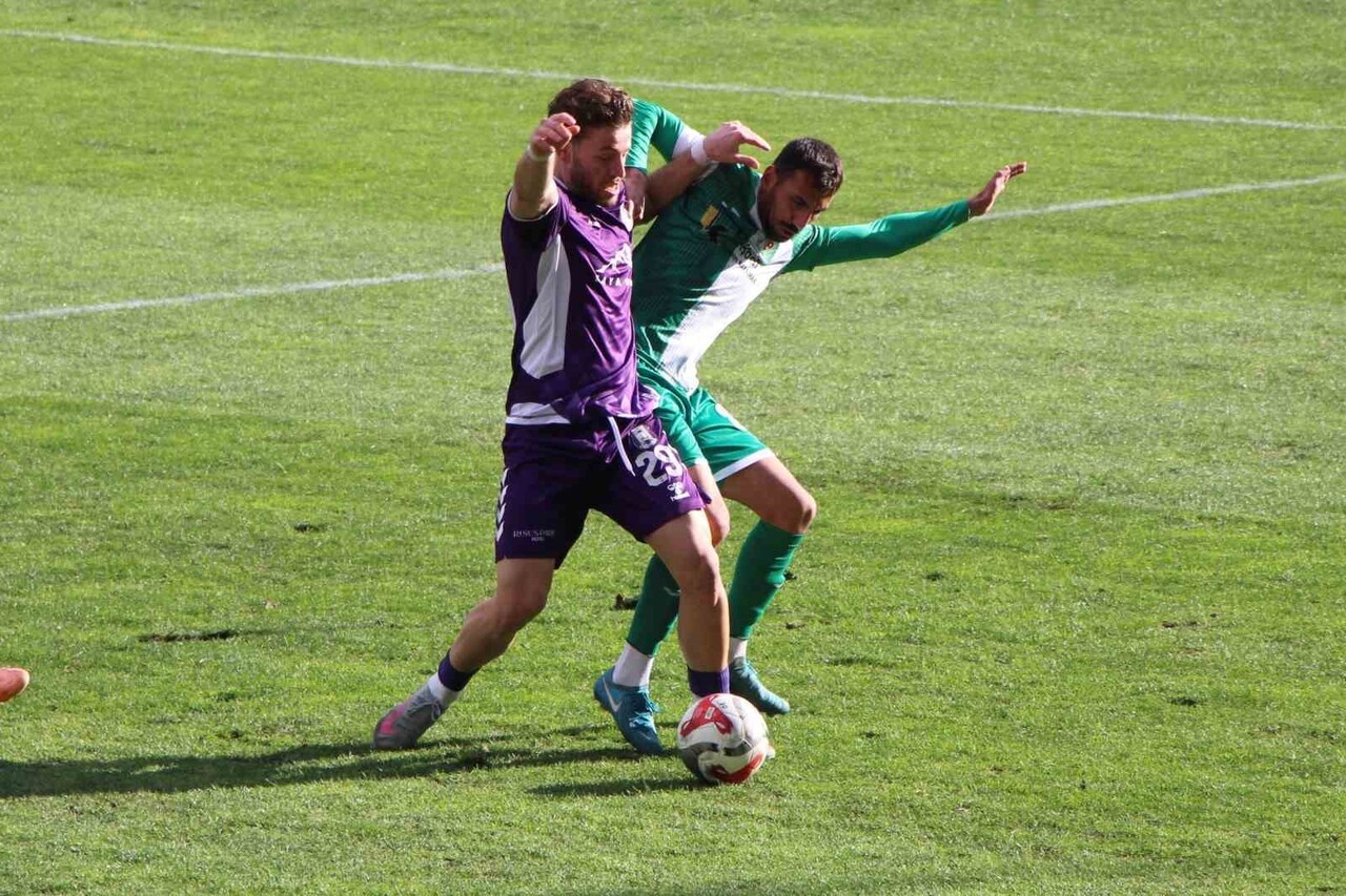 AMASYASPOR, KONUK ETTİĞİ ARTVİN HOPASPOR’U 3-2 MAĞLUP ETTİ.