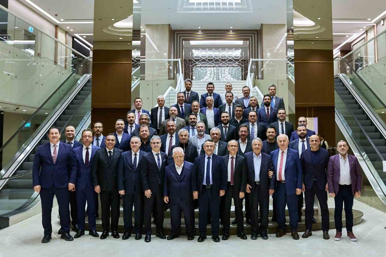 ANADOLU GÜÇBİRLİĞİ HOLDİNG, YENİ YAPISININ ARDINDAN İLK ANA BAYİ TOPLANTISINI GERÇEKLEŞTİRDİ....