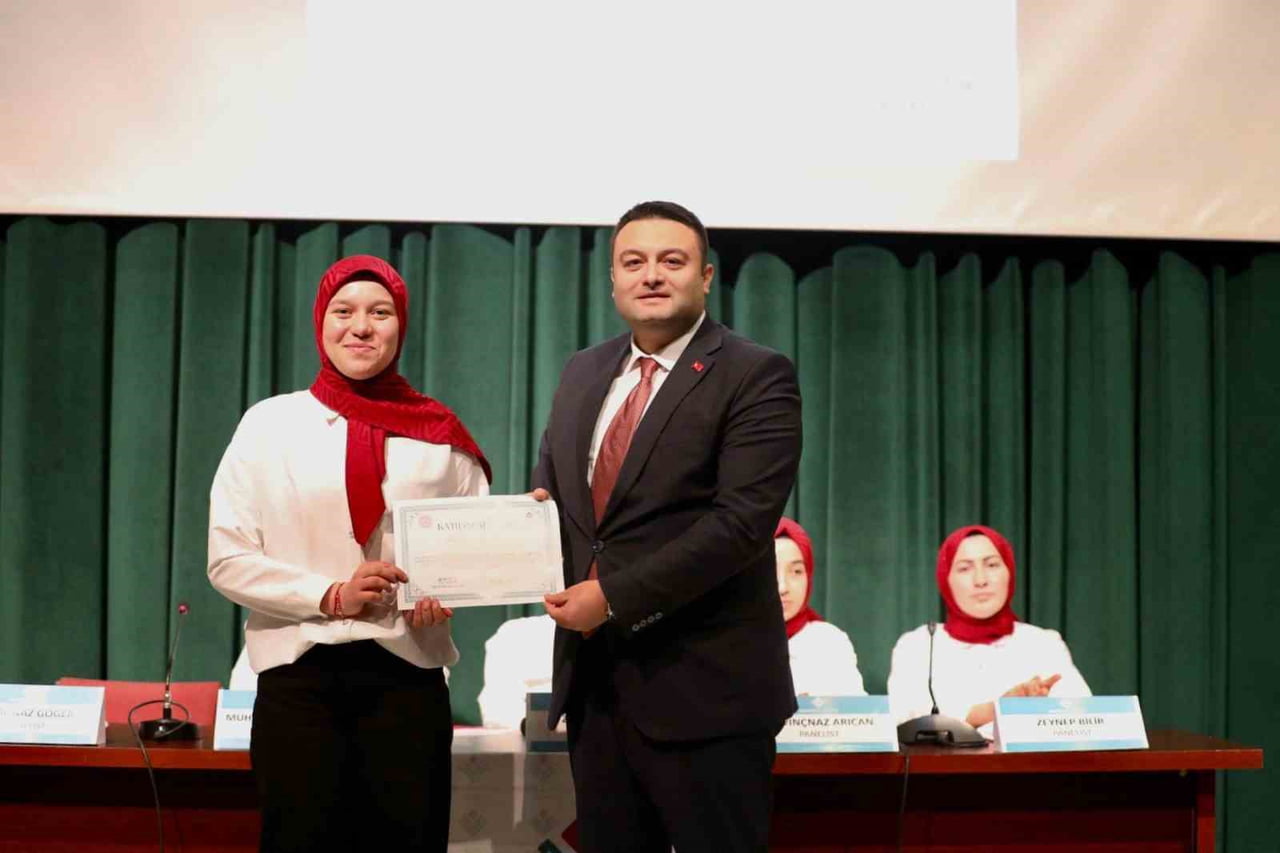 ANADOLU MEKTEBİ YAZAR OKUMALARI AİLE TEMALI İL PANELİ, GENİŞ KATILIMLA GERÇEKLEŞTİRİLDİ.