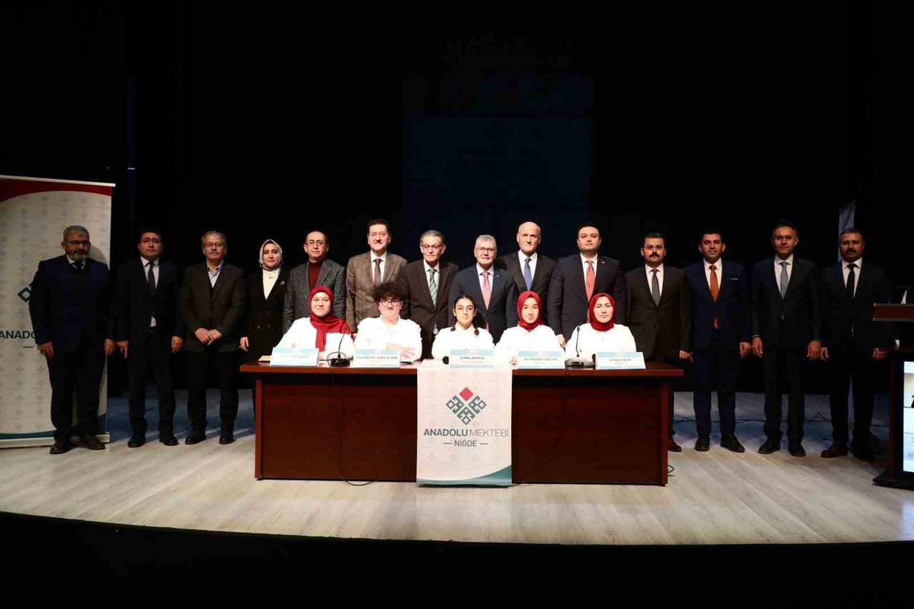 ANADOLU MEKTEBİ YAZAR OKUMALARI AİLE TEMALI İL PANELİ, GENİŞ KATILIMLA GERÇEKLEŞTİRİLDİ.