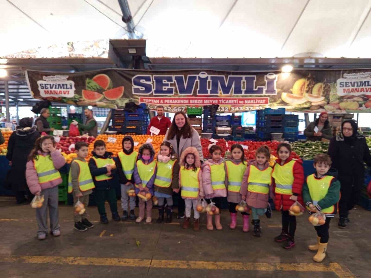 ANAOKULU ÖĞRENCİLERİNDEN YERLİ MALI HAFTASI’NA ANLAMLI ZİYARET