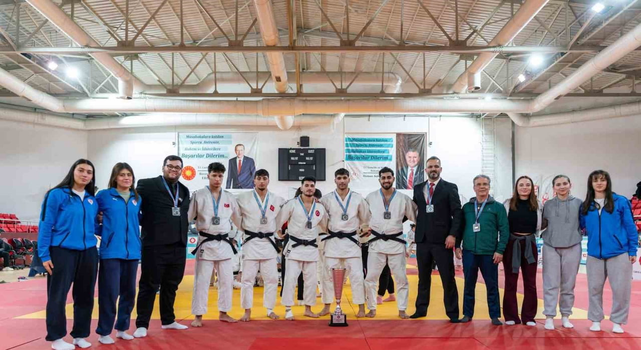 ANKARA'DA DÜZENLENEN SÜPER LİG'E YÜKSELME MÜSABAKALARINDA FİNALE KADAR YÜKSELEN YUNUSEMRE...