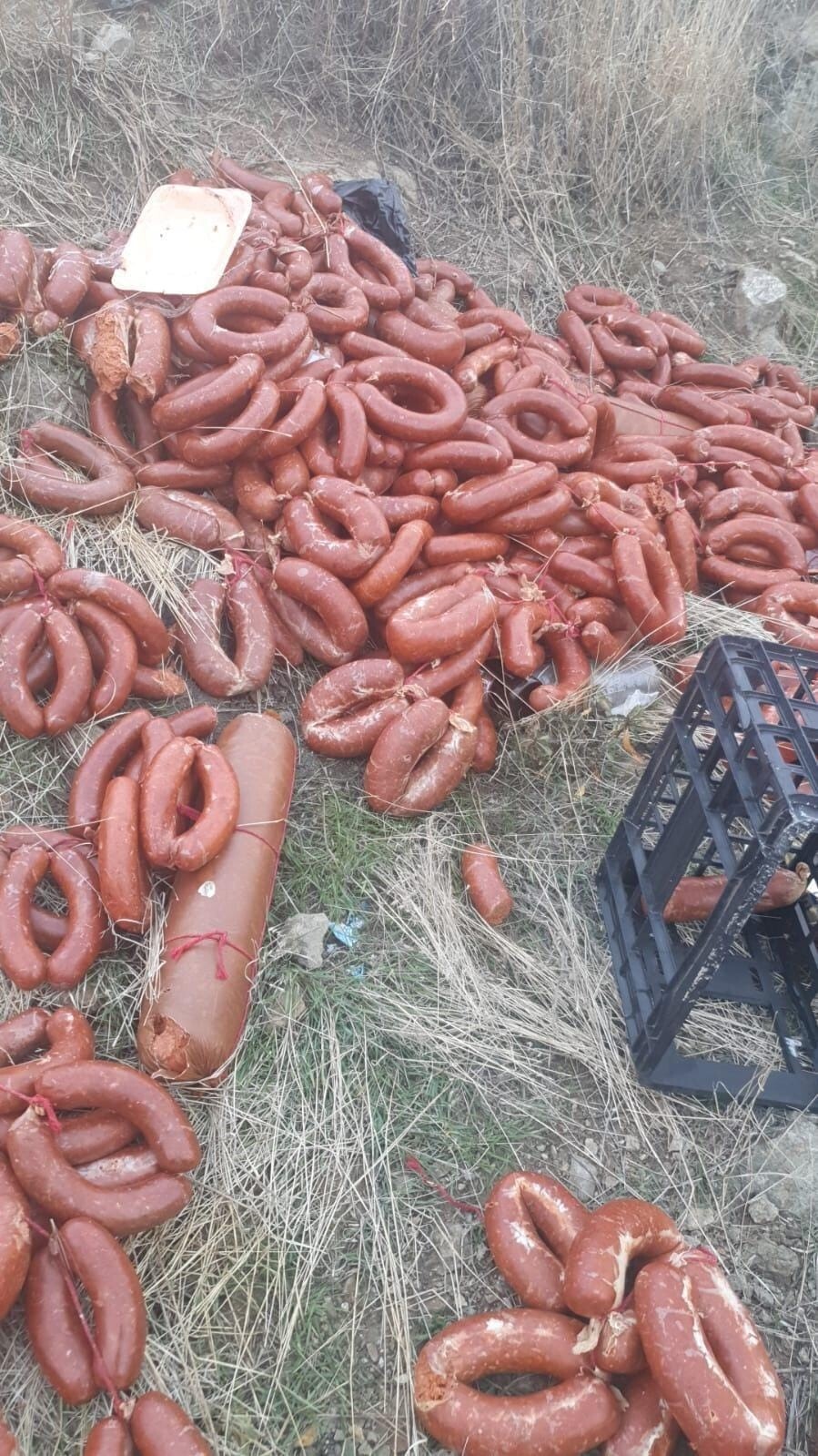 ANKARA'NIN GÖLBAŞI İLÇESİNDE BOŞ BİR ARAZİYE KİMLİĞİ BELİRSİZ KİŞİLER TARAFINDAN ÇOK MİKTARDA...