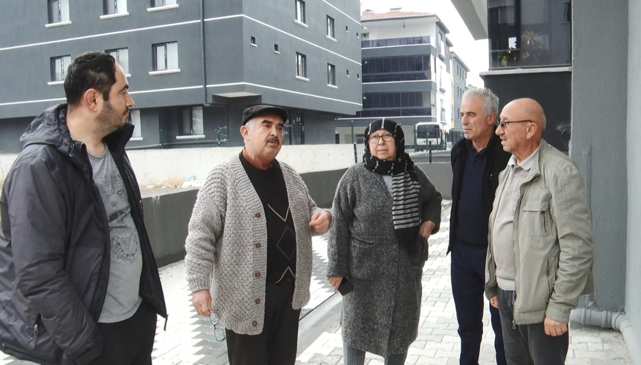 ANKARA'NIN SİNCAN İLÇESİNDE YAŞANAN UZUN SÜRELİ SU KESİNTİLERİ NEDENİYLE VATANDAŞLAR MAĞDUR...