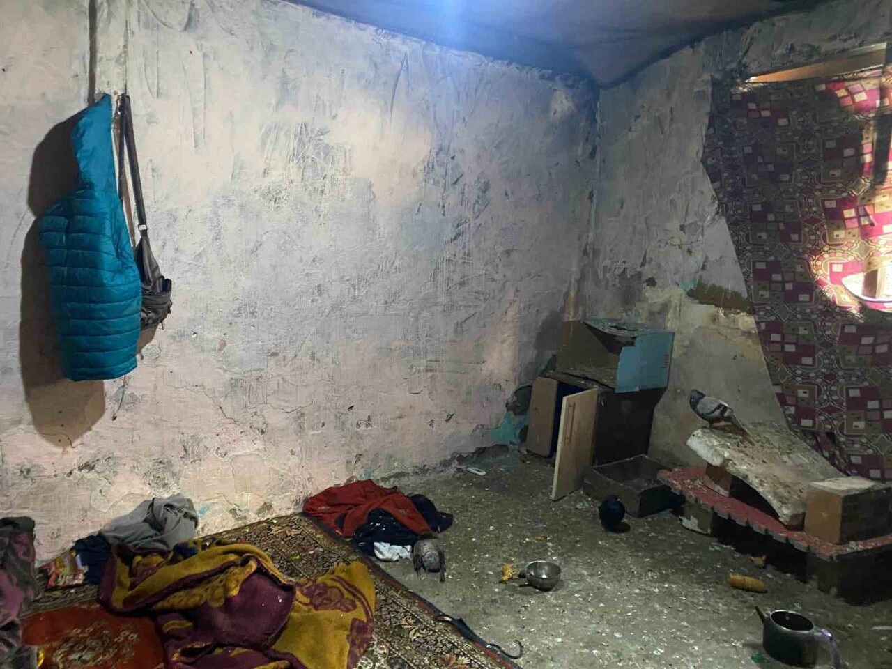 ANKARA’DA YENGESİ VE AMCASI TARAFINDAN KÜMESTE YAŞAMAYA MAHKUM EDİLEN BİRİ ENGELLİ OLAN 3 ÇOCUK...