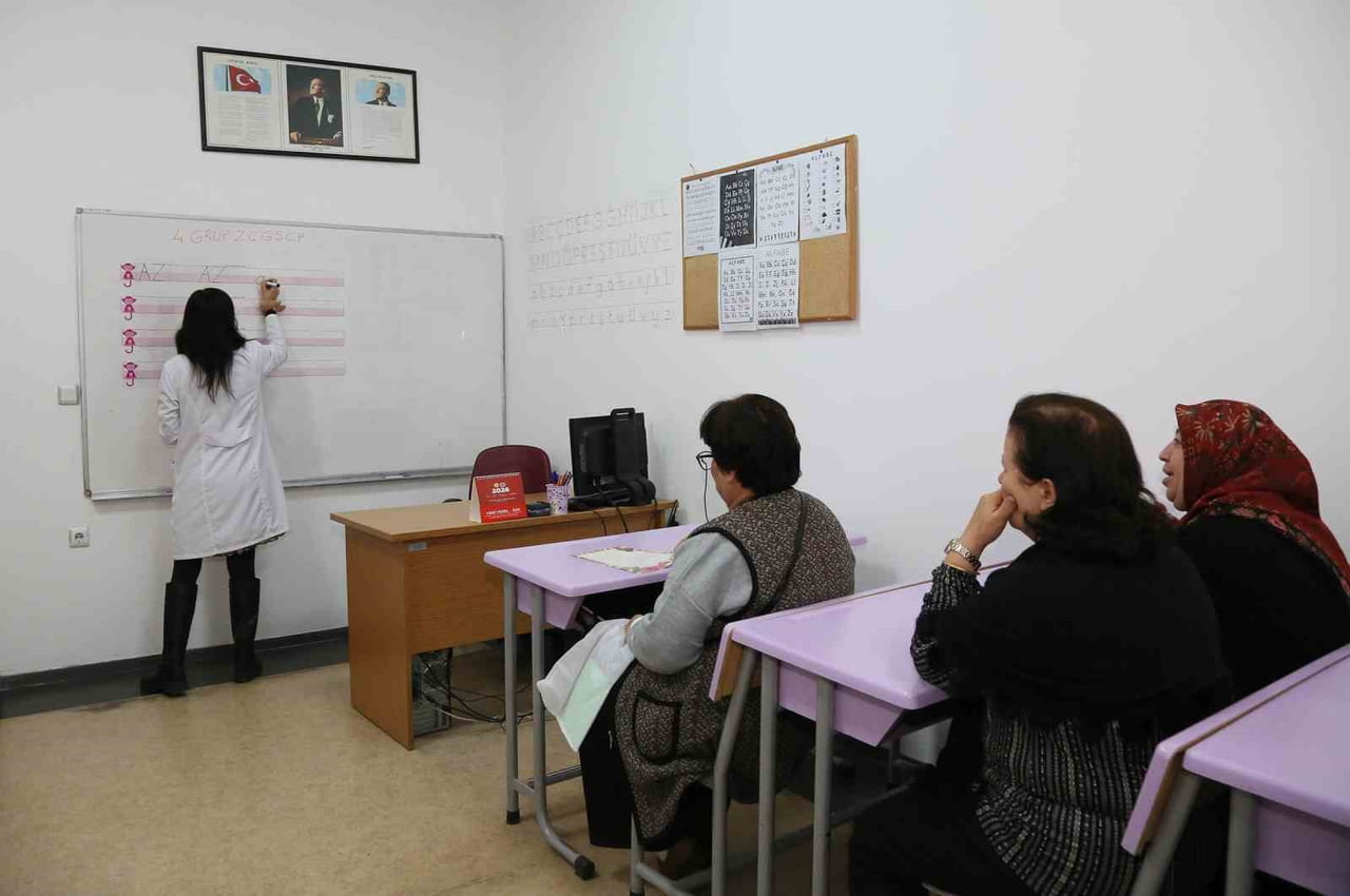 ANKARA KEÇİÖREN BELEDİYESİ, KEÇİÖREN SANAT VE MESLEK EDİNDİRME KURSLARI (KEÇMEK) BÜNYESİNDE AÇILAN...