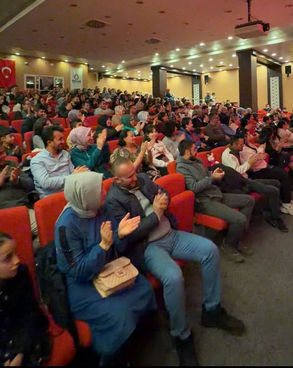 ANKARA SİNCAN BELEDİYESİ, KÜLTÜR VE SANAT ETKİNLİKLERİ DOLAYISIYLA HER HAFTA SONU TİYATRO...