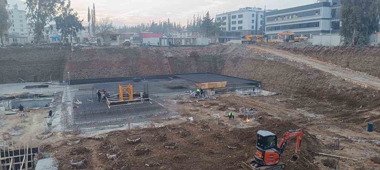 ANTAKYA BELEDİYE BAŞKANI İBRAHİM NACİ YAPAR, ANTAKYA BELEDİYESİ YENİ HİZMET BİNASI İNŞAATINDAKİ...