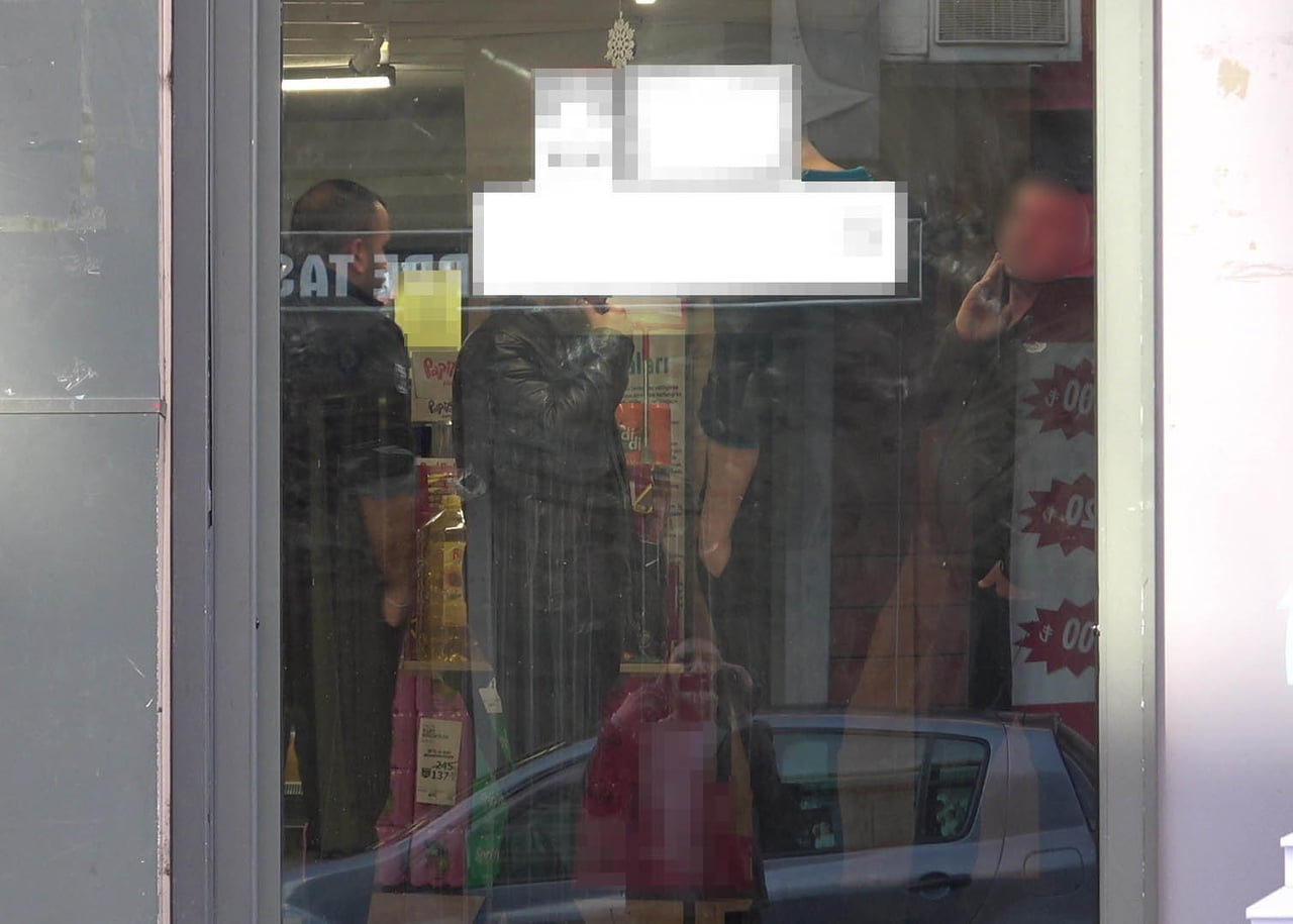 ANTALYA'DA BİR ZİNCİR MARKET ŞUBESİNE GİREN VE HIRSIZLIK YAPMAK İSTEYEN ŞAHIS, KENDİSİNİ FARK...