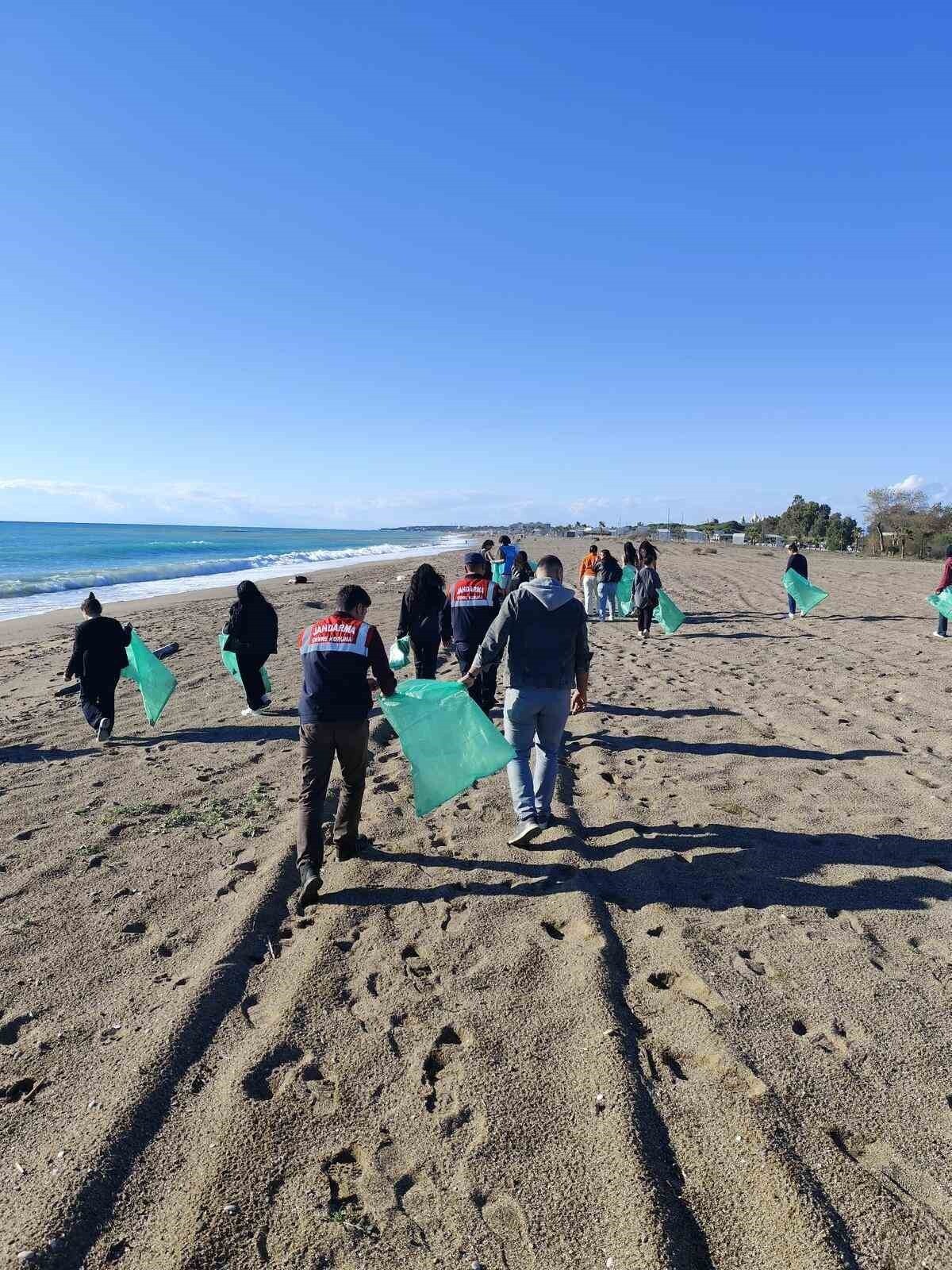 ANTALYA'DA JANDARMA EKİPLERİ, ÜNİVERSİTE ÖĞRENCİLERİNE ÇEVRE KORUMA EĞİTİMİ VERDİ, ARDINDAN KIYI...