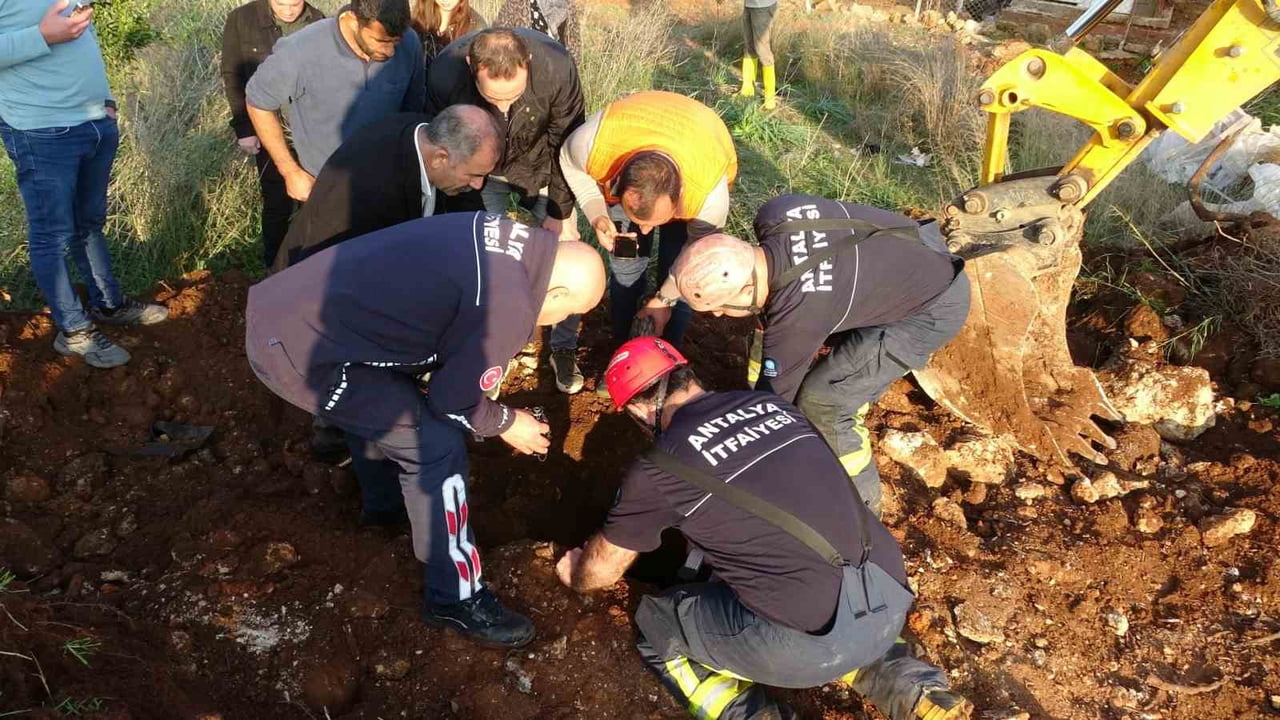 ANTALYA'DA YAKLAŞIK 1 HAFTA ÖNCE KAYBOLDU VEYA ÇALINDIĞI DÜŞÜNÜLEN 2 KOYUN ÇÖKEN TOPRAK NEDENİYLE...