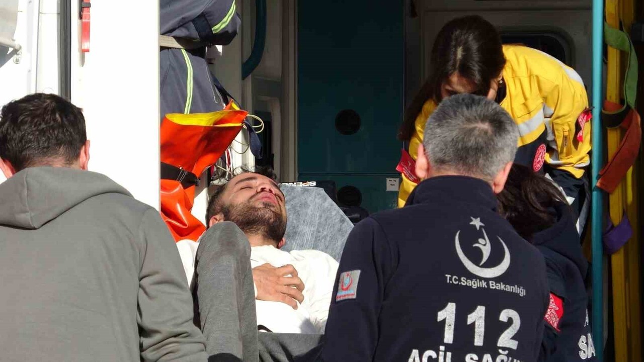 ANTALYA’DA APARTMAN DAİRESİNDE ÇIKAN YANGIN İTFAİYE EKİPLERİNİN HIZLI MÜDAHALESİ İLE BÜYÜMEDEN...