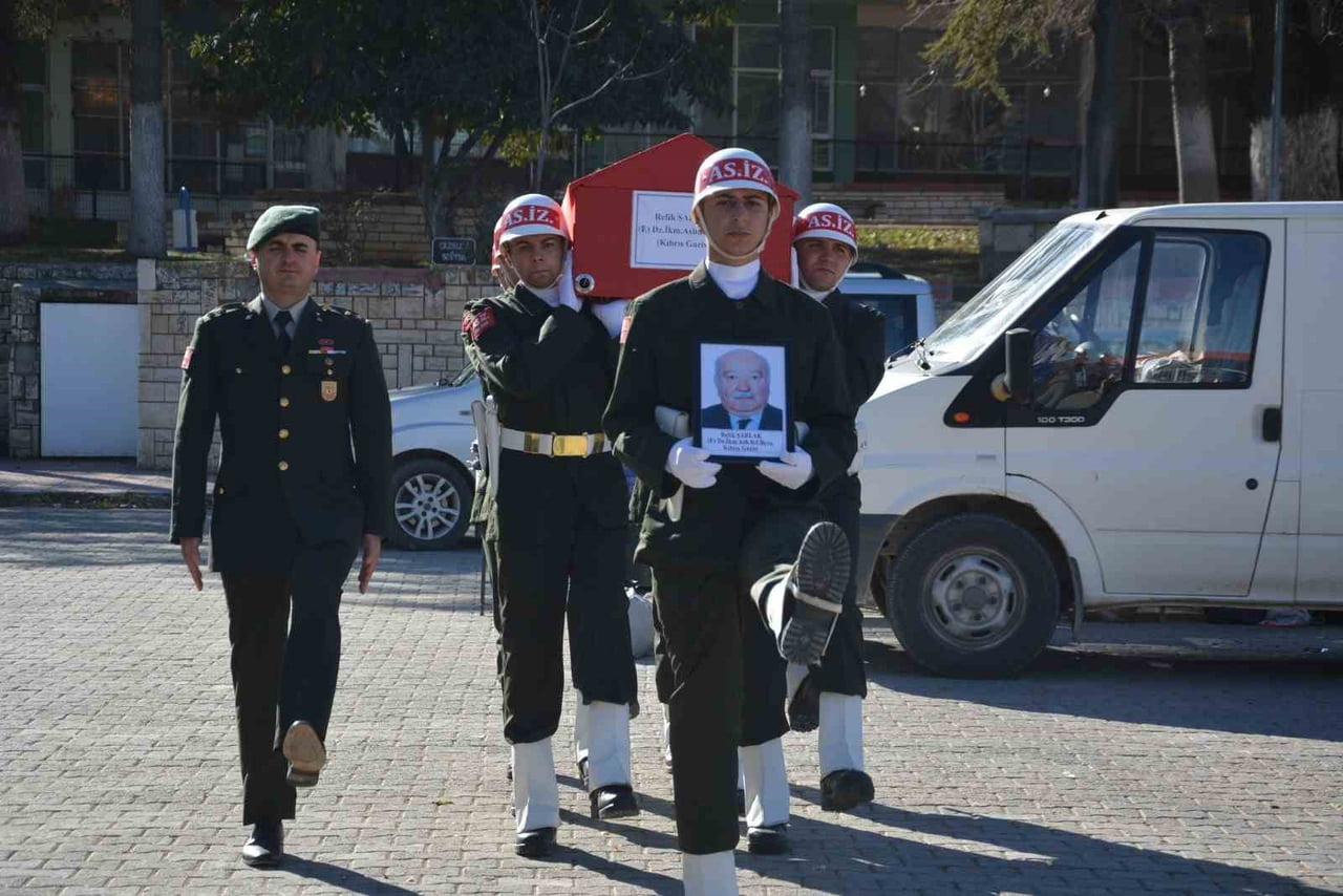 ANTALYA’DA VEFAT EDEN KIBRIS GAZİSİ EMEKLİ DENİZ ASTSUBAY KIDEMLİ BAŞÇAVUŞ REFİK ŞARLAK, DOĞDUĞU...