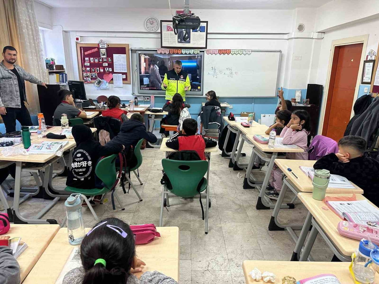 ANTALYA İL JANDARMA KOMUTANLIĞI EKİPLERİNCE İL GENELİNDEKİ OKULLARDA ÖĞRENİM GÖREN ÖĞRENCİLERE...