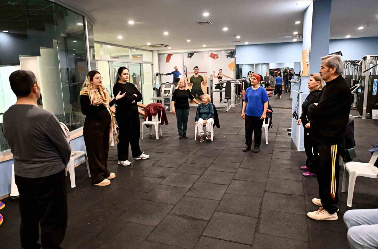 ANTALYA MURATPAŞA BELEDİYESİ, PARKİNSON HASTALIĞININ İLK EVRESİNDEKİ BİREYLERİN YAŞAM KALİTESİNİ...