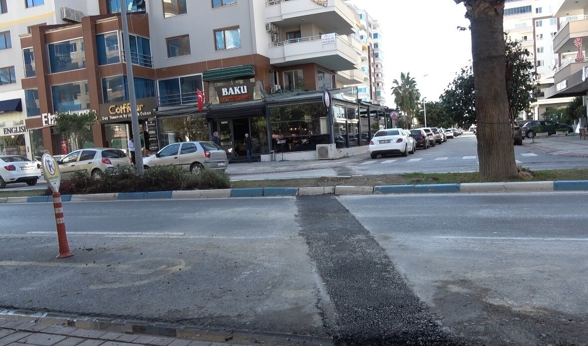 ANTALYA’NIN ALANYA İLÇESİ MAHMUTLAR MAHALLESİNDE BELEDİYENİN YOL ÇALIŞMASI SONRASI OLUŞAN...