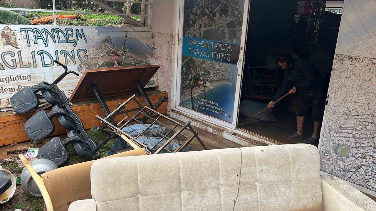 ANTALYA’NIN ALANYA İLÇESİNDE METEOROLOJİ GENEL MÜDÜRLÜĞÜ’NÜN SARI KODLU UYARISININ ARDINDAN DÜN...