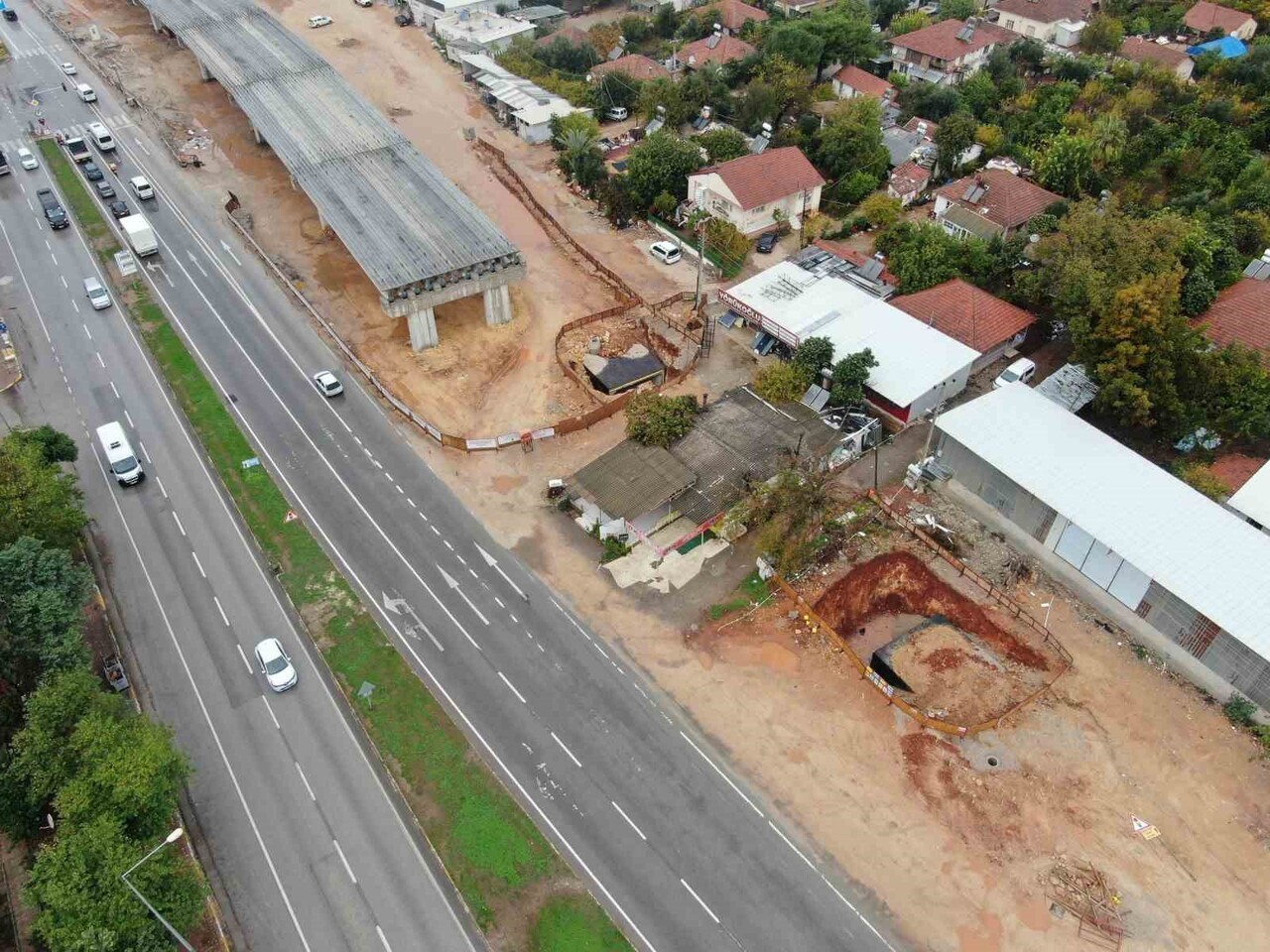 ANTALYA’NIN KENT İÇİ TRAFİĞİNİ RAHATLATMAK AMACIYLA YAPIMINA BAŞLANAN 4 KÖPRÜLÜ KAVŞAK PROJESİNDEN...
