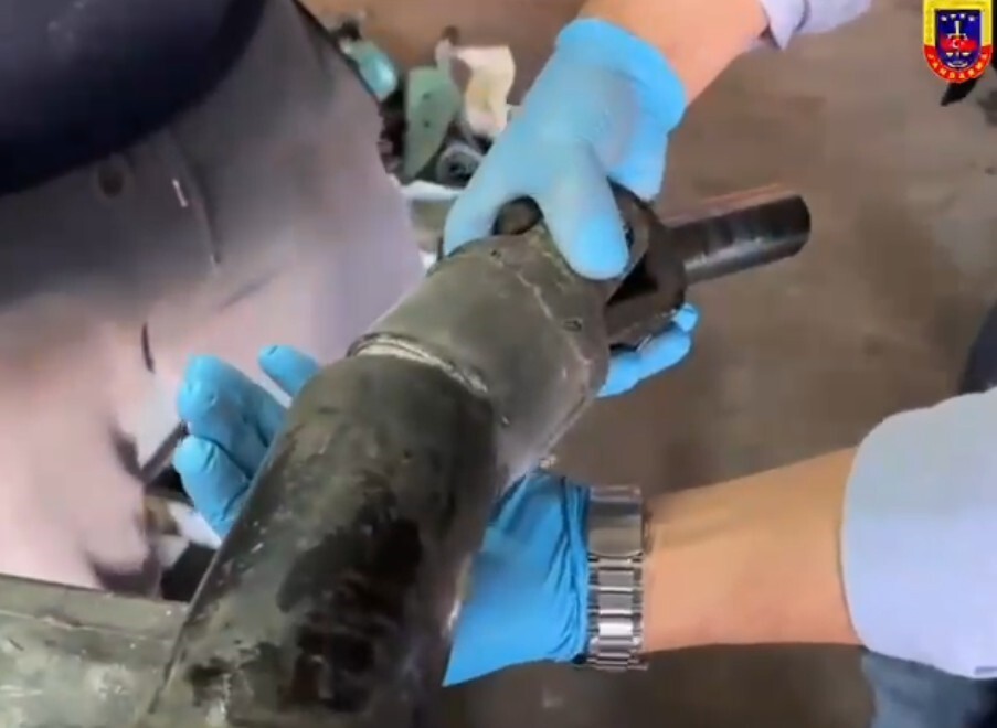 ANTALYA’NIN SERİK İLÇESİNDE JANDARMA EKİPLERİNCE DÜZENLENEN OPERASYONDA, BİR OTOMOBİLİN ŞAFTINA...