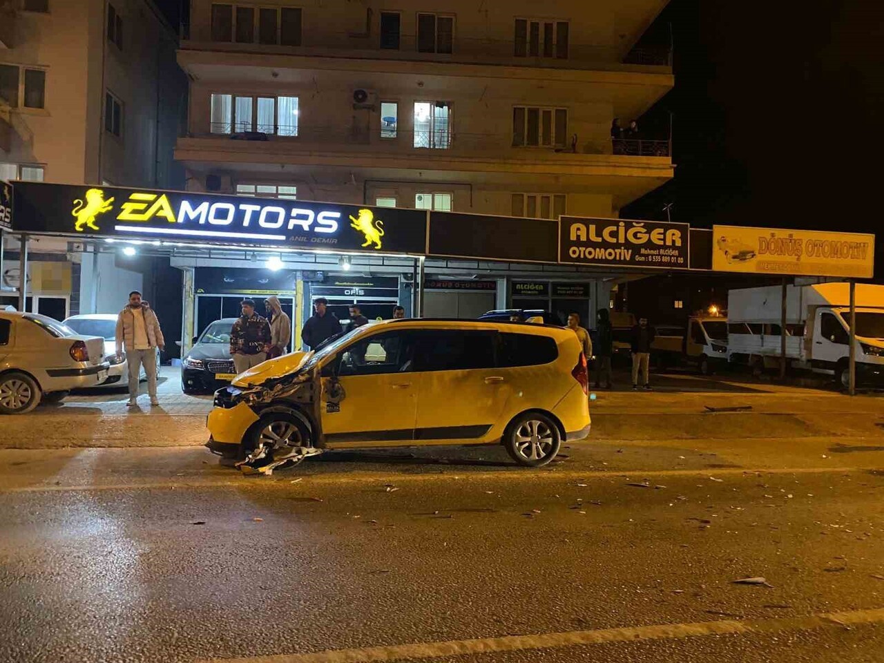 ANTALYA’NIN SERİK İLÇESİNDE TİCARİ TAKSİ İLE KAMYONETİN KARIŞTIĞI TRAFİK KAZASINDA 2 KİŞİ...