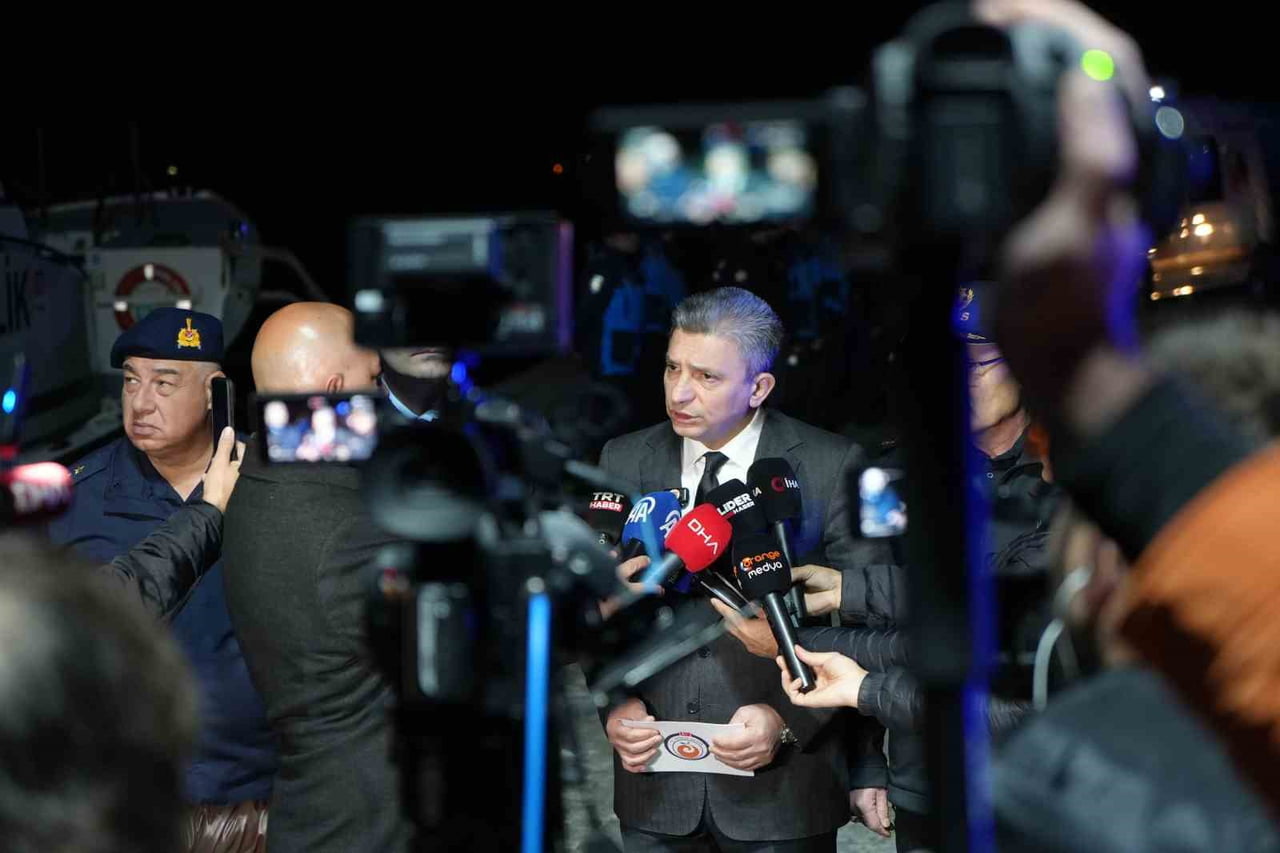 ANTALYA VALİSİ HULUSİ ŞAHİN, YENİ YIL KUTLAMALARI ÖNCESİNDE KALEİÇİ YAT LİMANI’NDA GÜVENLİK...