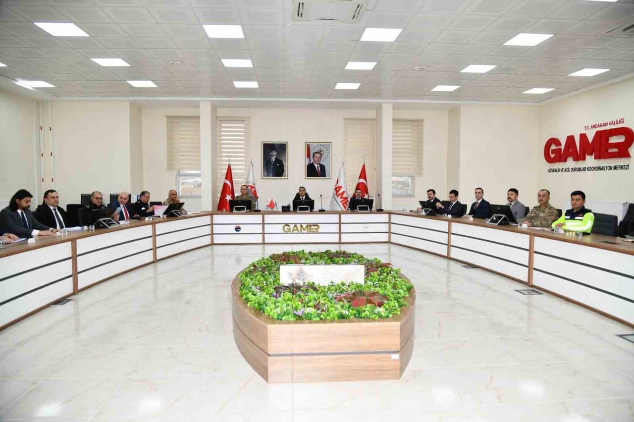 ARDAHAN'DA, İL GÜVENLİK VE ASAYİŞ KOORDİNASYON TOPLANTISI YAPILDI. (OLGUN YILDIZ/ARDAHAN-İHA)