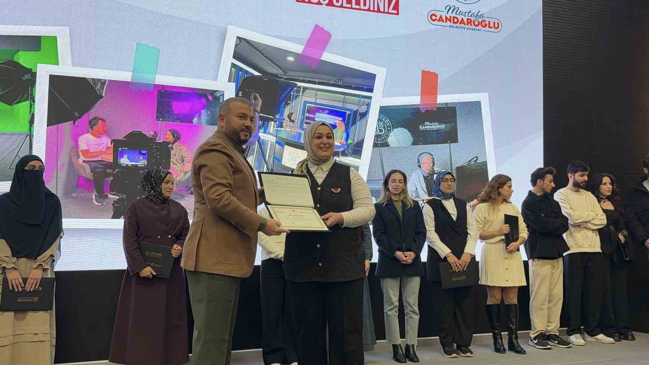 ARNAVUTKÖY BELEDİYESİ TARAFINDAN GENÇLERİ DİJİTAL ÇAĞIN İLETİŞİM VE İÇERİK ÜRETİM ALANLARINDA...