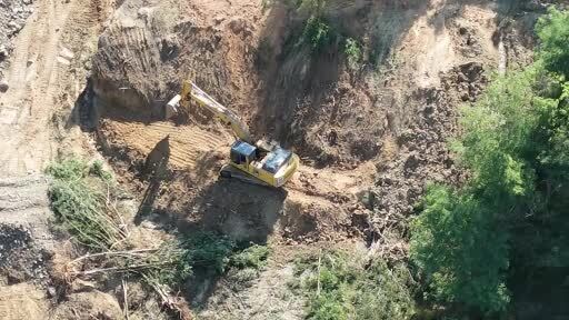 Arnavutköy’de İBB’nin döküm sahasına çevirdiği Mavi Göl'de balıklar can çekişiyor