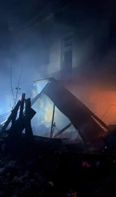 ARTVİN’İN ŞAVŞAT İLÇESİNE BAĞLI AKDAMLA KÖYÜNDE BİR KONUTTA ÇIKAN YANGINA MÜDAHALEDE KAR ENGELİ...