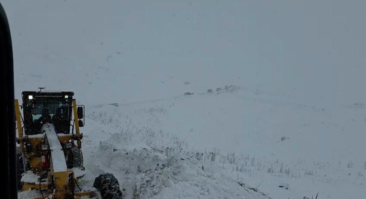 ARTVİN VALİSİ TURAN ERGÜN, ARDANUÇ İLÇESİ ZEKERİYA KÖYÜNDE MEYDANA GELEN ÇIĞ İLE İLGİLİ SAAT 11.00...