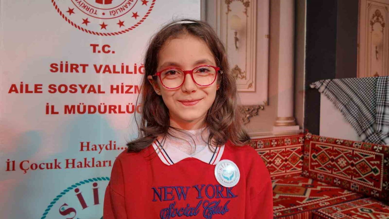 ASEL BARLIK (9), ÇOCUK HAKLARINDA ÇOK GÜZEL ŞEYLER YAPTIKLARINI SÖYLEDİ.