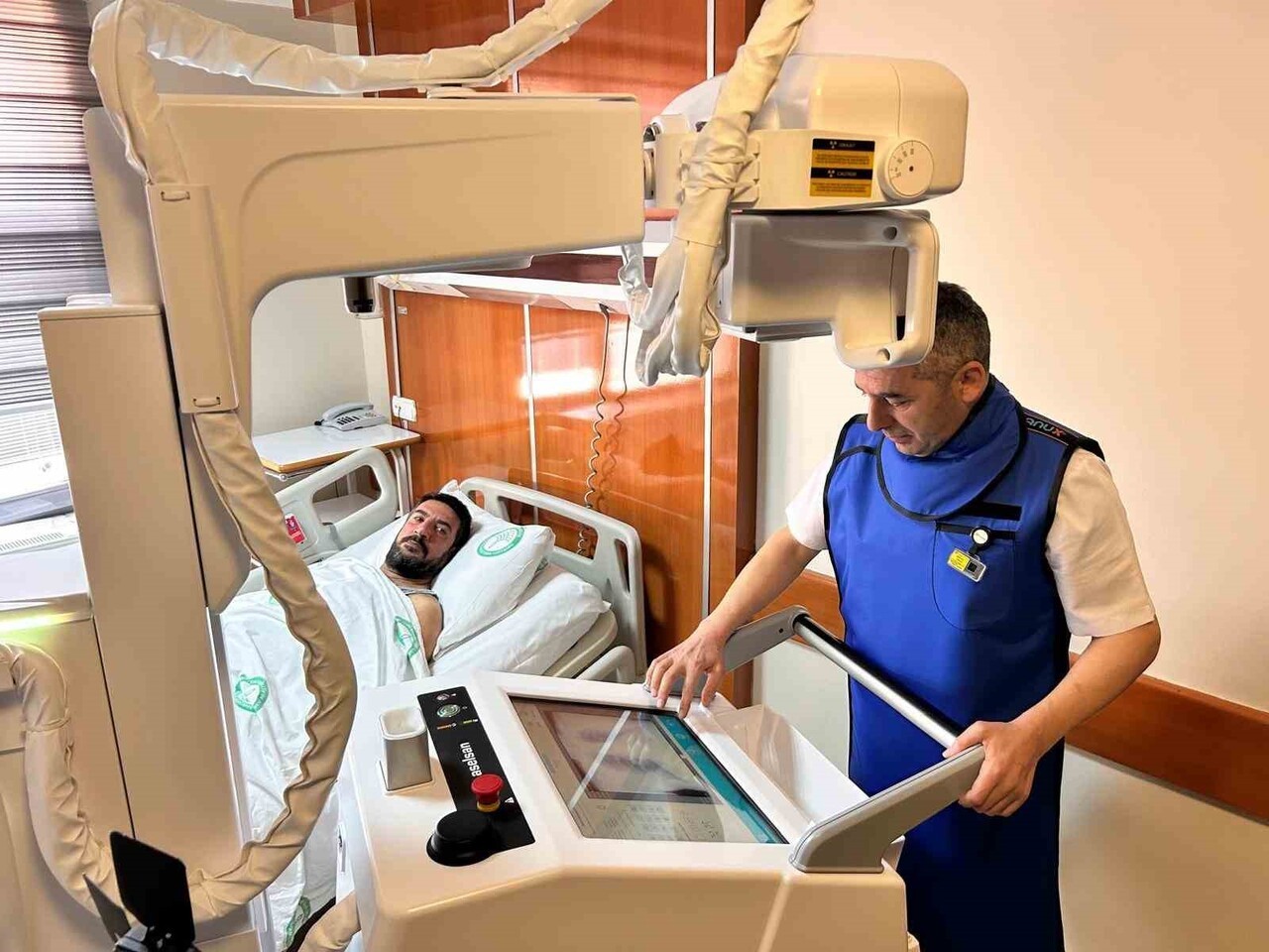 ASELSAN TARAFINDAN YERLİ VE MİLLİ İMKANLARLA GELİŞTİRİLEN MOBİL DİJİTAL RÖNTGEN CİHAZI DR....