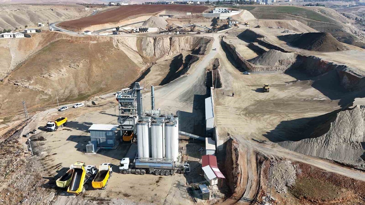 ASFAL PLENTİ TESİSİYLE KENTİN ULAŞIM AĞI HIZLA GÜÇLENDİRİLİYOR