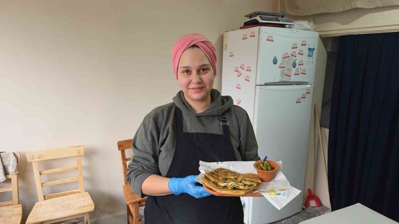 ASYA NİL ŞAVK, GERÇEK GÖZLEME KÜLTÜRÜNÜN UNUTULMAYA YÜZ TUTTUĞUNU BELİRTEREK, YAPTIĞI ÜRÜNLERDE...