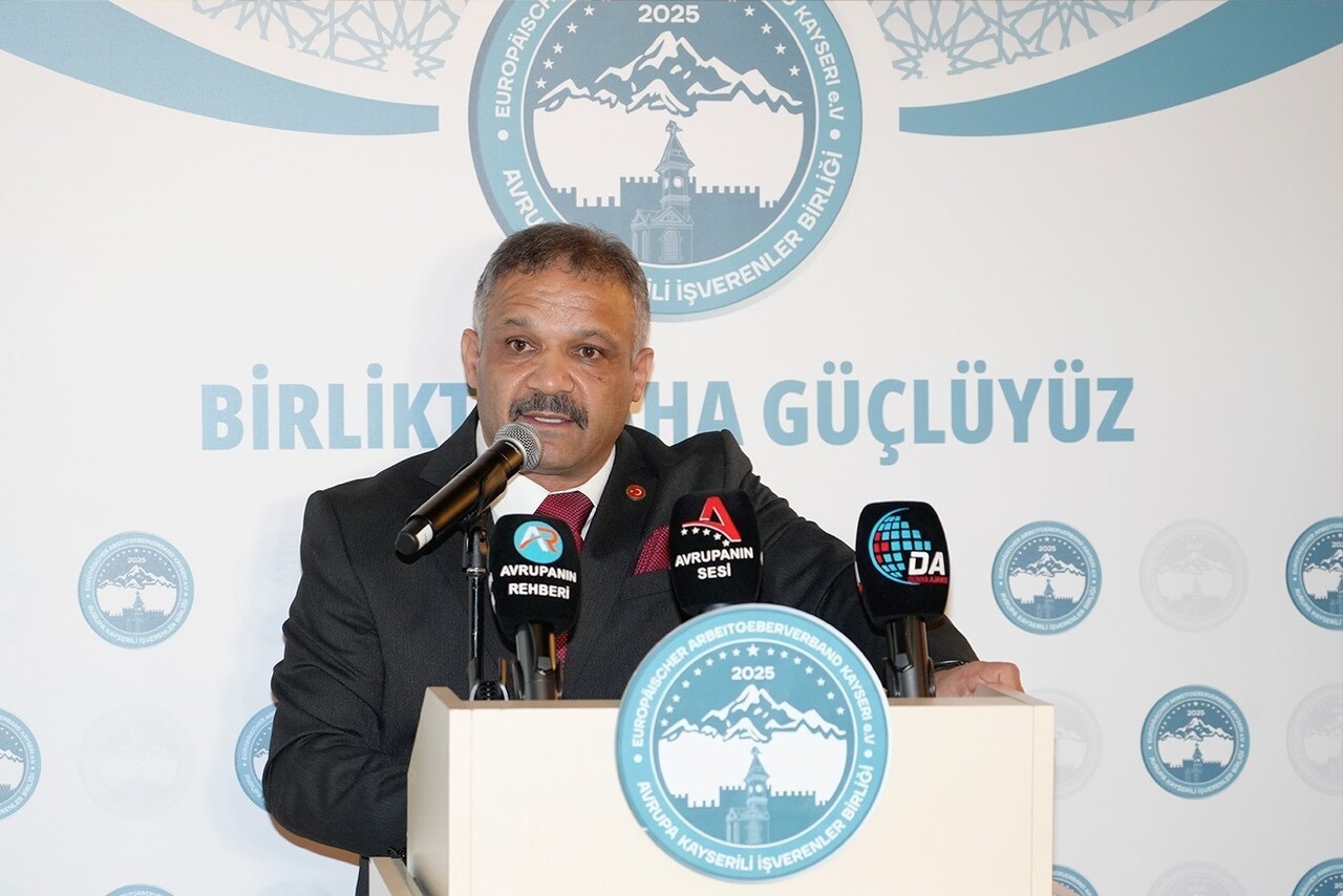 AVRUPA KAYSERİLİ İŞVERENLER BİRLİĞİ (AKİB) 1. OLAĞAN GENEL KURULU’NDA KONUŞAN BAŞKAN ALİ HIZAR...