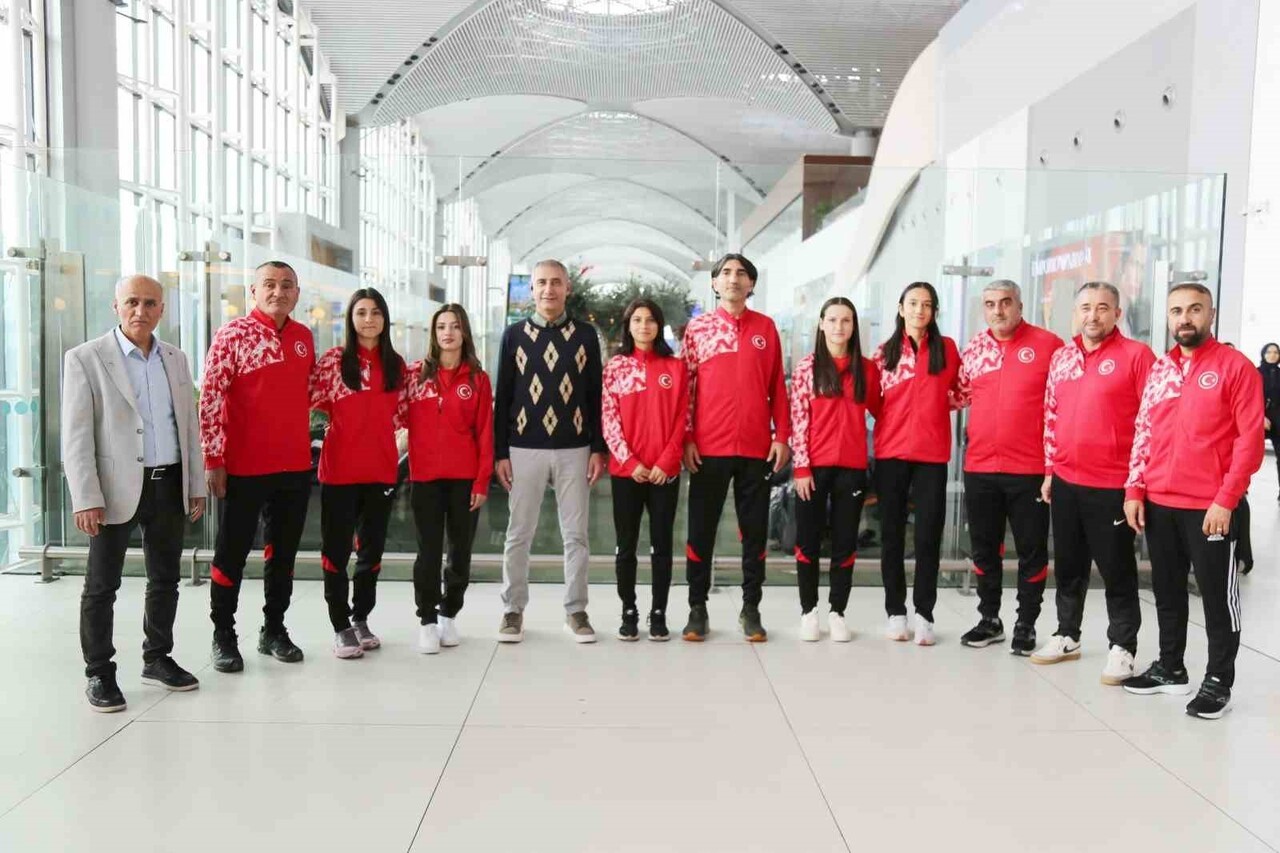 AVRUPA KROS ŞAMPİYONASI'NDA TÜRKİYE'Yİ TEMSİL EDECEK OLAN ATLETİZM MİLLİ TAKIMI, PORTEKİZ'İN LAGOA...