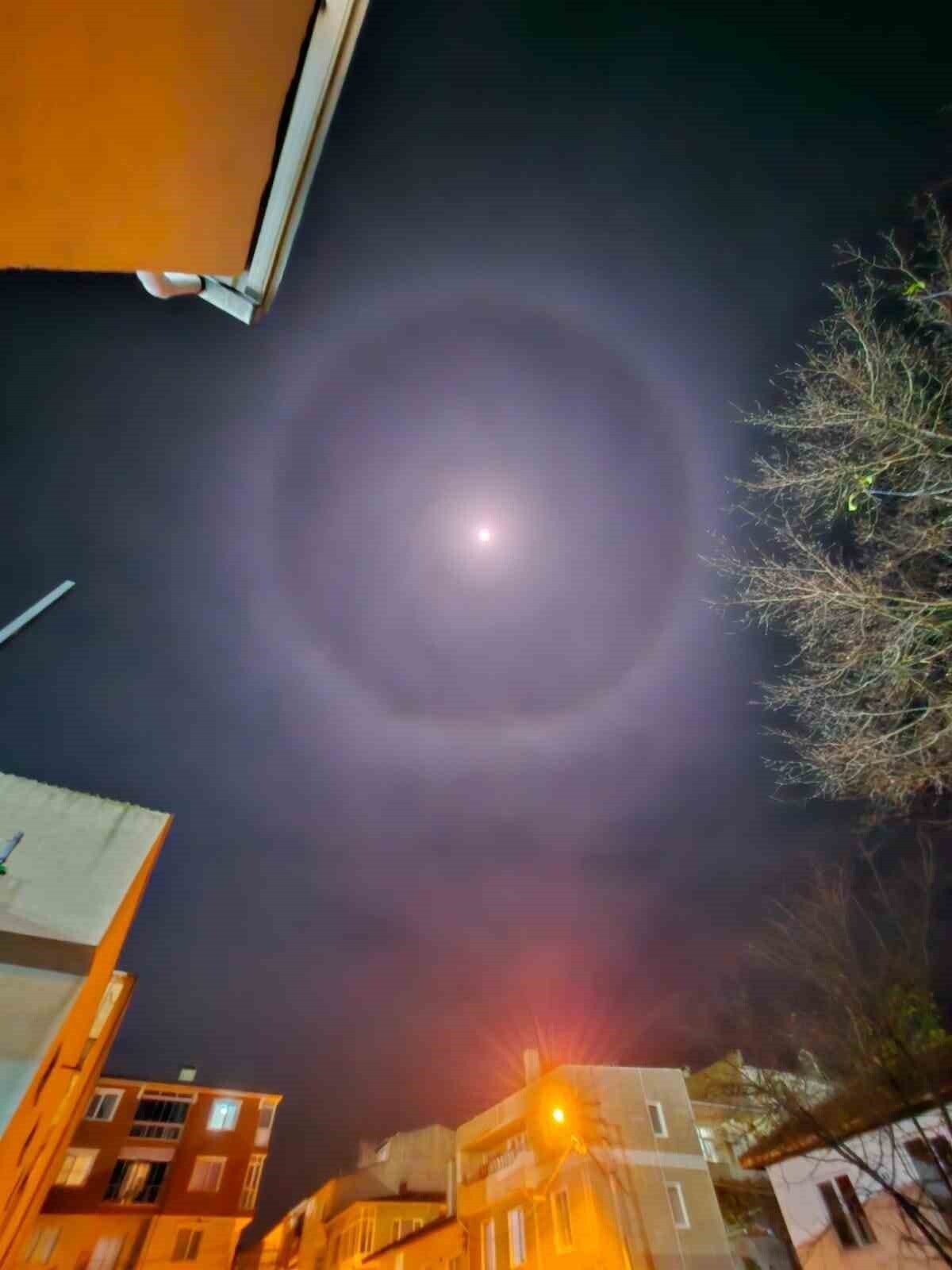 AY HALESİ İLGİ ODAĞI OLDU.