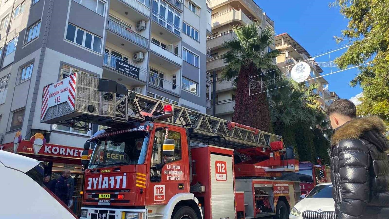 AYDIN'IN EFELER İLÇESİNDE EVDE DÜŞEN YAŞLI KADIN EKİPLERİ ALARMA GEÇİRİRKEN, EKİPLER İTFAİYE...