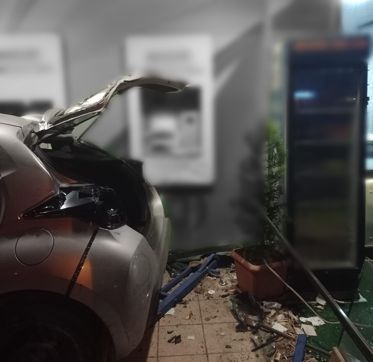 AYDIN'IN EFELER İLÇESİNDE SÜRÜCÜNÜN DİREKSİYON HAKİMİYETİNİ KAYBETTİĞİ OTOMOBİL TAKLA ATIP BANKA...