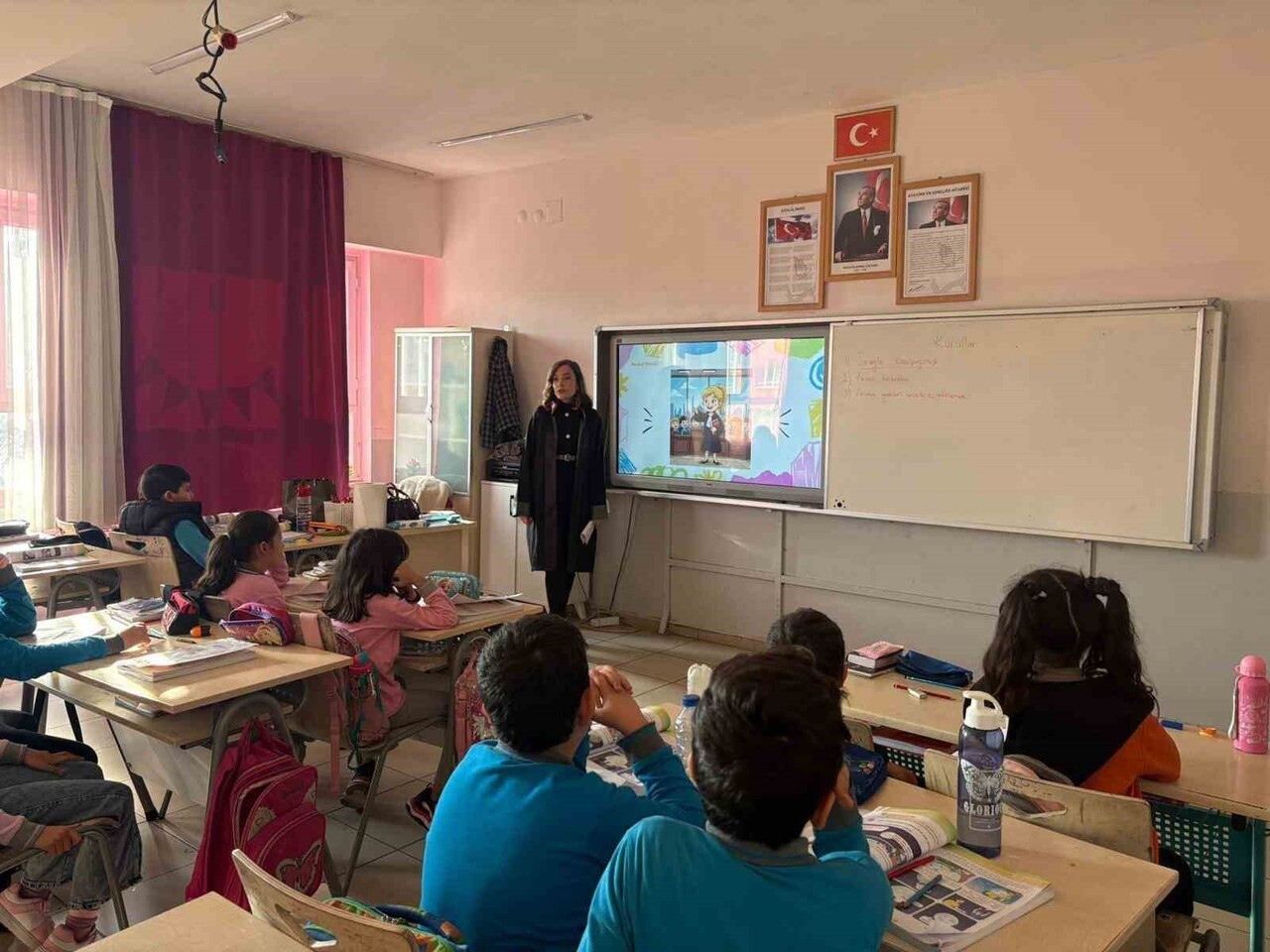 AYDIN'IN EFELER VE İNCİRLİOVA İLÇELERİNDE DÜZENLENEN EĞİTİM ETKİNLİKLERİNDE ÖĞRENCİLER, AVUKATLIK...